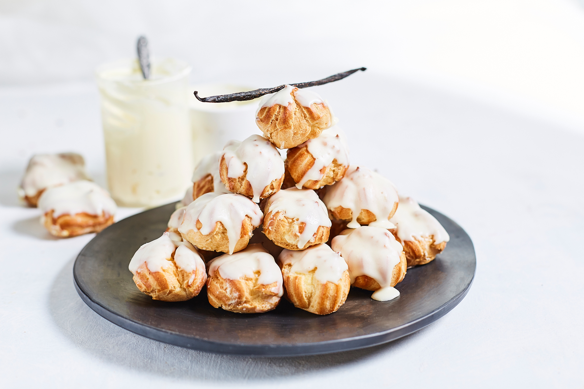 Väikesed ekleerid vaniljekreemiga